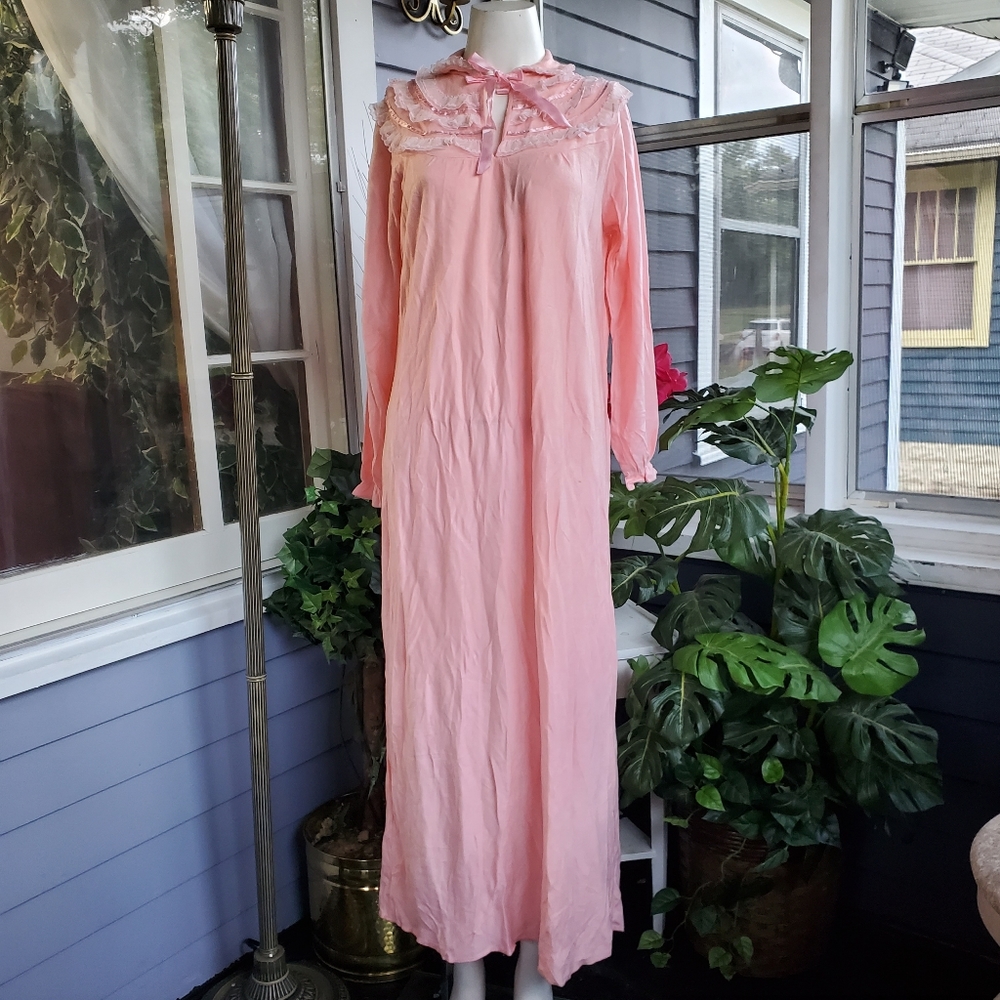 Vintage NWT Ruffle Lace Bemberg Viscose Rayon Yarn By Binstron Maxi Nightgown